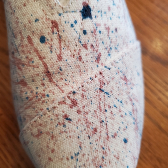 Brand new White Tom's paint splattered - Picture 4 of 4